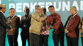 Sukses Majukan Petani Sawit Binaan, Asian Agri Terima Penghargaan dari Mentan