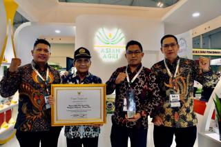 Produktivitas Kebun PSR-nya Tertinggi di Indonesia, Mitra Asian Agri Raih Penghargaan Bunex 2023