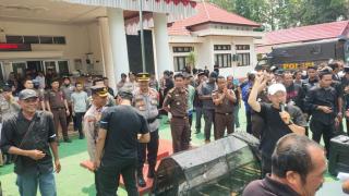 Keberatan Masalah Koperasi Dicampuri, Masyarakat Demo Kejari Dharmasraya