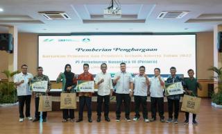 Pemanen Sawit dan Penderes Karet Terbaik Dapat Hadiah Uang dan Pelesiran