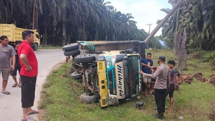 Gara-gara Truk Bermuatan Sawit Senggolan, Listrik di Tenggulun Padam
