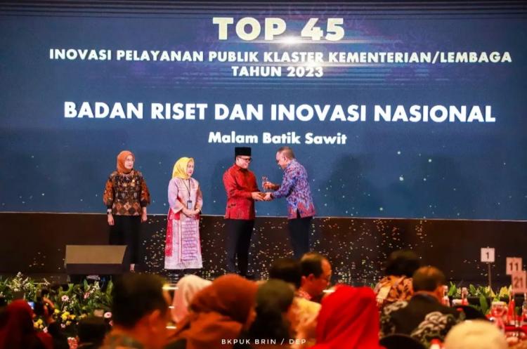 Malam Batik Sawit Inovasi BRIN Raih Penghargaan Top 45 Pelayanan Publik 