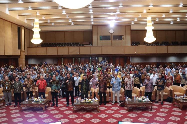 Tingkatkan Produktivitas, Kementan Perkuat Sarpras Kebun Sawit Rakyat