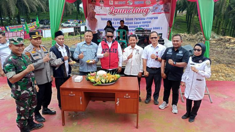 362 Hektar Kebun Petani di Pelalawan Diremajakan