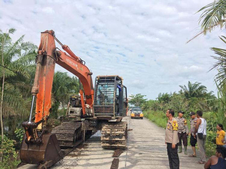 Lebih Tiga Pekan Warga Kebanjiran, Kanal di Perkebunan Sawit Dinormalisasi