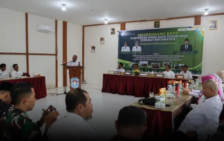 Lelah Numpang Lewat di Perusahaan Sawit, Masyarakat Minta Dibangun Jalan Poros