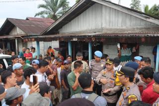 Aksi Protes Perusahaan Sawit Berlangsung Sampai Malam, Akhirnya Dibubarkan