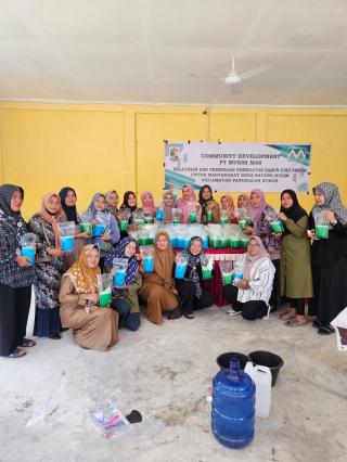 Perusahaan Sawit Latih Kaum Ibu di Batang Kulim Bikin Sabun dan Deterjen