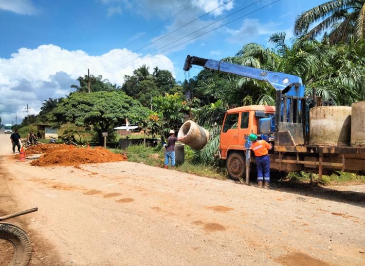 PalmCo Regional 3 Perbaiki Jalan Poros Antar Desa di Dua Kabupaten