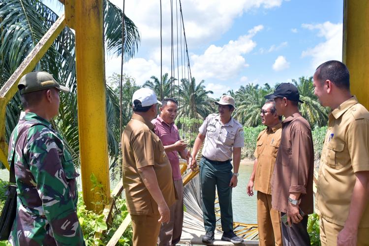 Jembatan Gantung Rusak, Warga 2 Kecamatan Sulit Beraktivitas
