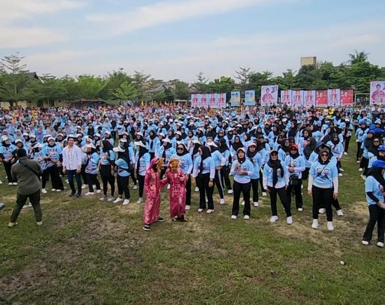 Ribuan Pendukung Paslon Gemoy Gelar Pesta Rakyat di Tanjung Sawit