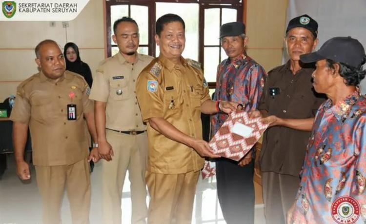 Petani Sawit Seruyan Terima STDB, ini Kegunaannya