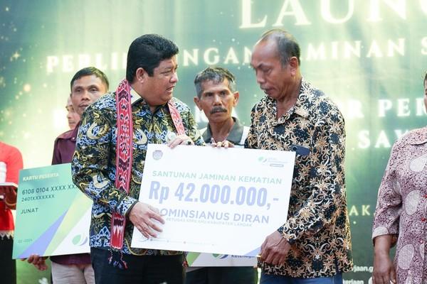 2.700 Pekerja Sawit di Landak Jadi Peserta Jamsostek, Iurannya Pakai DBH Sawit