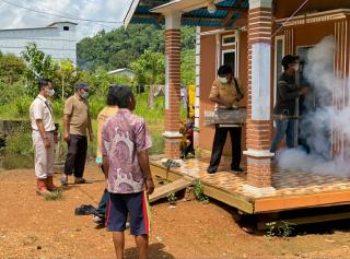 DBD Merebak di Laman Satong, PT KAL Turunkan Tim Lakukan Fogging dan PSN