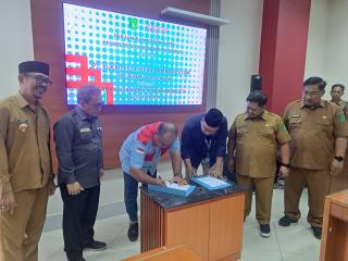 Pengelolaan Sawit di Komplek Stadion Aji Imbut Diserahkan ke BUMDes