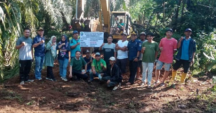 Dibangun Jalan Usaha Tani, Mobilitas Petani Sawit di Kaur Semakin Lancar