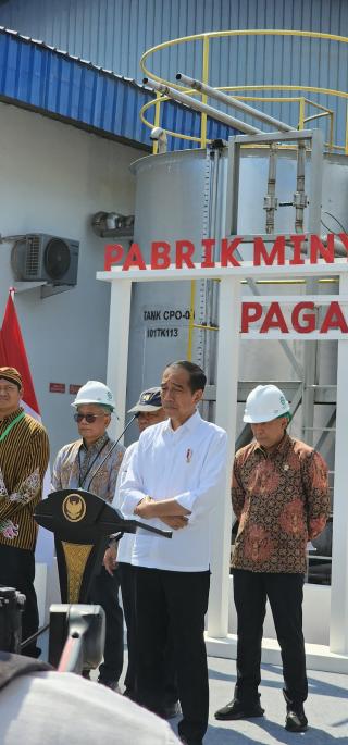 Dikelola Koperasi, Presiden Jokowi Resmikan Pabrik Minyak Makan Merah di Pagar Merbau 