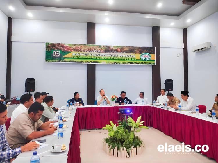 Petani Mencium Ketidaktransparanan Penetapan Harga TBS Kelapa Sawit di Bengkulu