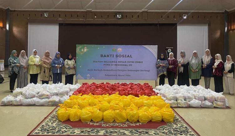 Istri Karyawan PTPN IV Regional III Salurkan 5,6 Ton Paket Sembako