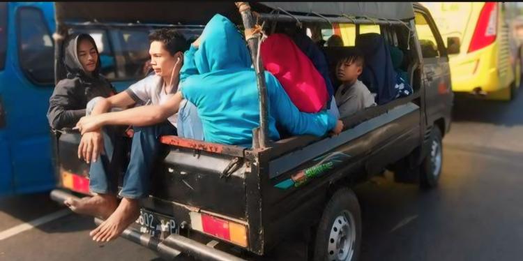 Mobil Angkutan TBS Kelapa Sawit Dilarang Angkut Penumpang Selama Libur Lebaran 