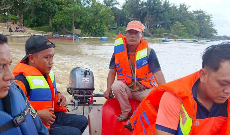Hanyut Saat Langsir Sawit Pakai Sampan, Fikri Belum Ditemukan