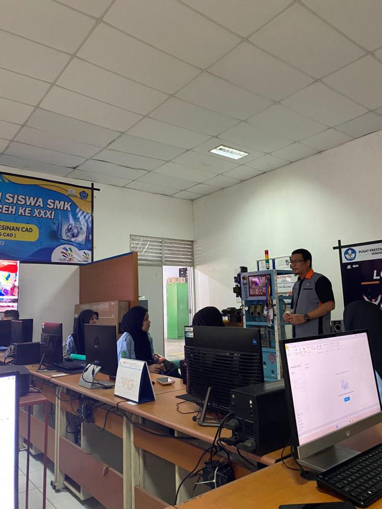 Persiapan Masuk Dunia Kerja, 30 Penerima Beasiswa Sawit Belajar Bersama Praktisi