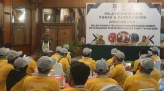 Petani Sawit dari Kabupaten Paser dapat Pelatihan Teknis Panen dan Pascapanen