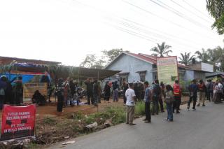 Mau Cek Pelaku Aksi Kubur Diri, Tim Kesehatan dari Kepolisian Diusir Penentang PKS PT PPSP