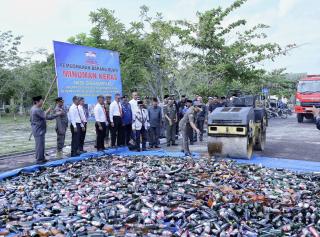 Ribuan Miras Dimusnahkan Hasil Tangkapan Dua Tahun di Siak