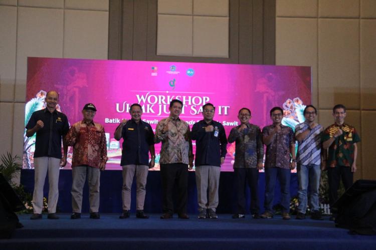 Malam Batik dan Oleofood Berbahan Sawit Dipamerkan di Solo 