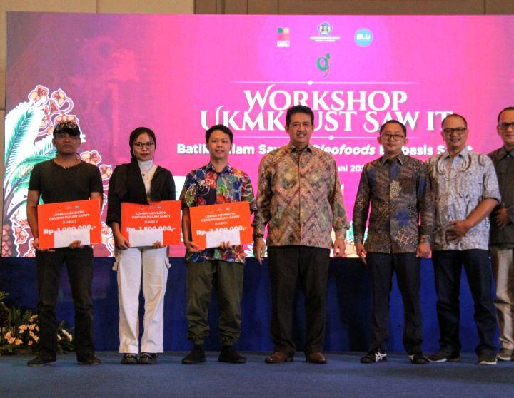 Penyandang Disabilitas Dian Primadyka Raih Juara 1 Membatik BPDPKS