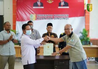 Bantu Tuntaskan Konflik dengan Perusahaan, Petani Sawit Apresiasi Bupati Kuansing