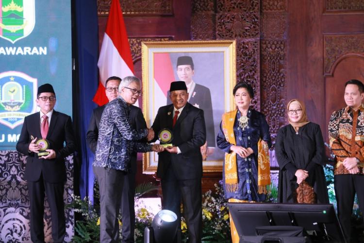 Angka Stunting Turun Drastis, Bupati Siak Raih Penghargaan dari BKKBN