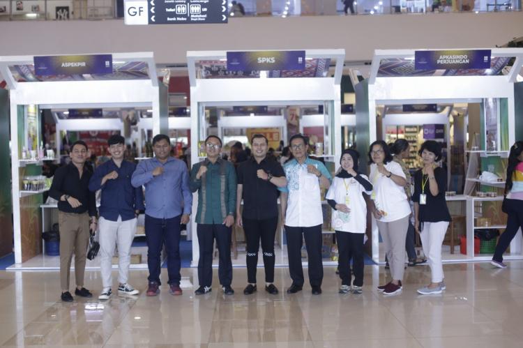 BPDPKS, Aspek-PIR, SAMADE, SPKS, APKASINDO dan APKASINDO Perjuangan Ramai-ramai ke Kupang. Wah, Ada Apa Ya?