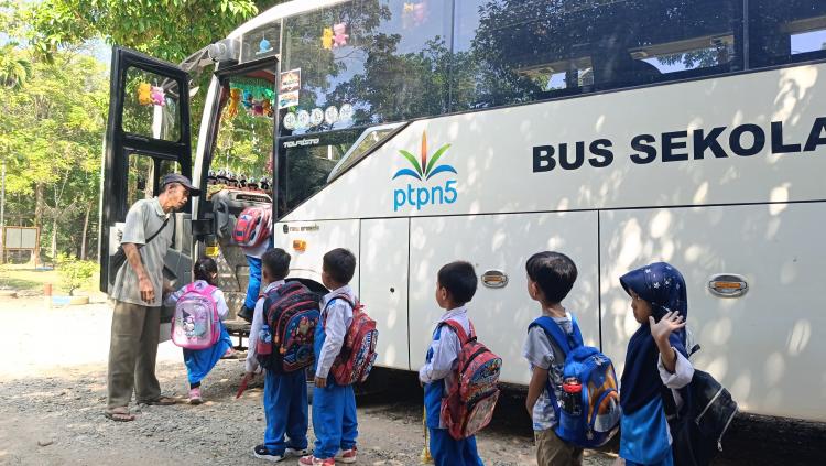 PTPN IV Regional III Komit Sehatkan dan Cerdaskan Generasi Penerus