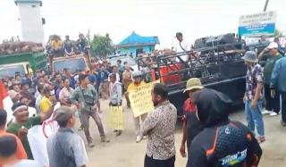 PT SLS Dikepung Massa, Petani dan Pengepul Beralih ke PKS Lain