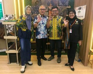 Diminati Konsumen, Dirjen Bea Cukai Ajak Terus Dukung Batik Sawit