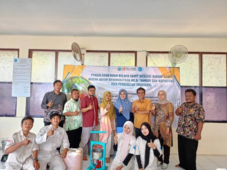 Maksimalkan Fungsi Kebun Teaching Factory, Dosen Polije Produksi Minyak Sawit Merah