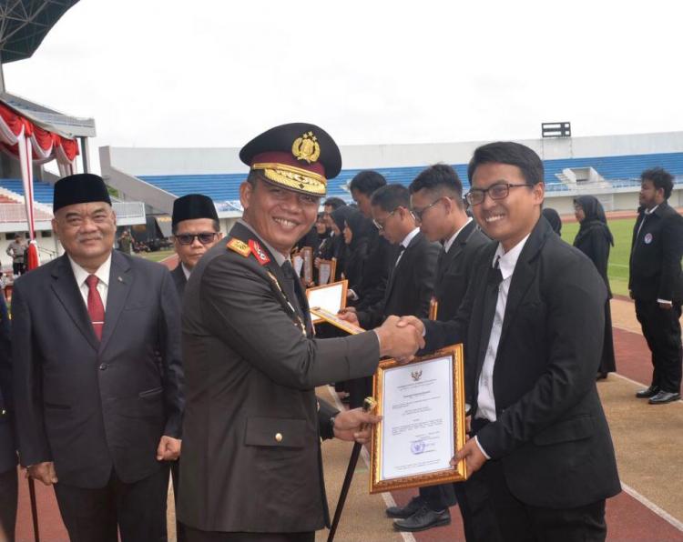 Berkontribusi Bagi Masyarakat Yogyakarta, CEO Batik Sawit Dapat Penghargaan Pemuda Berprestasi 