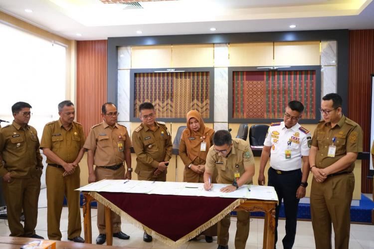 Penyerahan Pemusnahan Arsip Oleh Disperpusip, Pjs Bupati: Jaga dan Kelola Kearsipan Profesional