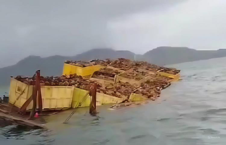 Tongkang Bermuatan 100 Ton Sawit Karam di Bagan Belanda