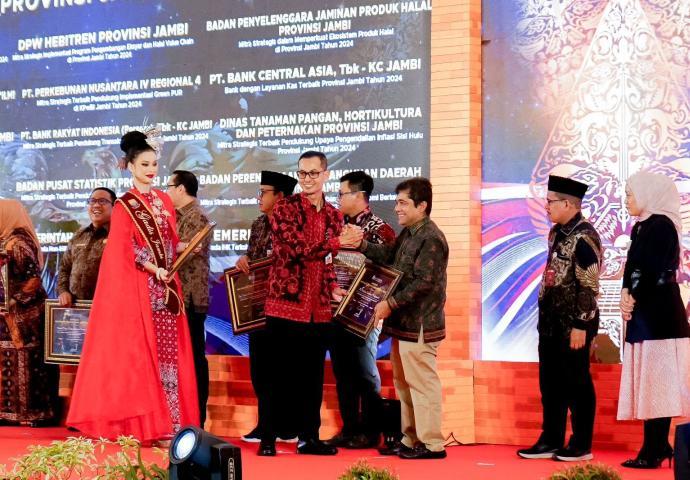 PTPN IV Regional 4  Jambi Terima Penghargaan dari Bank Indonesia atas Kontribusi dalam Green PUR