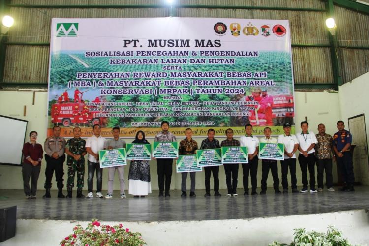 Bebas Karhutla, Enam Desa dan Satu Kelurahan Dapat Reward dari Musim Mas 