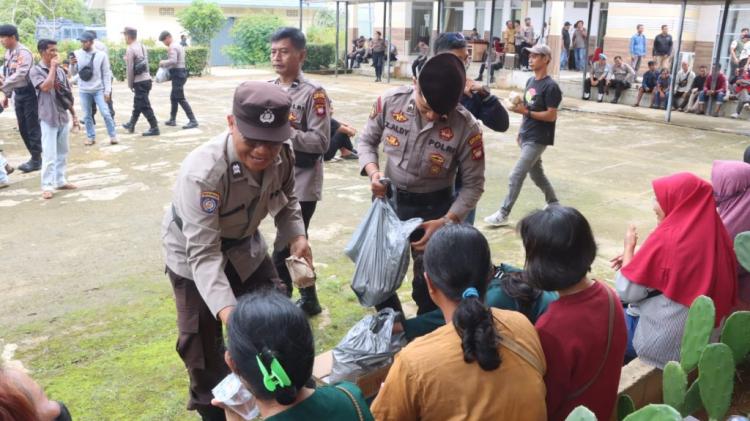 Ratusan Personel Kawal Aksi Massa Tuntut Perusahaan Sawit Kembalikan Lahan