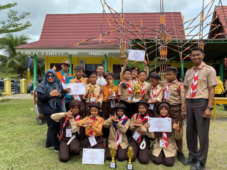 SD Binaan PT KTU Juara Lomba Ketangkasan Pramuka