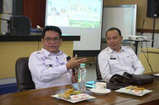 Pjs Bupati Siak Indra Purnama Jelaskan Program Siak Hijau ke Duta Inggris