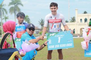 Bernard Benyamin Van Aert Sabet Dua Juara Tour de Siak