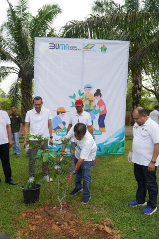 PTPN IV Regional 4 Tanam 1.700 Pohon Untuk Kelestarian Lingkungan Hidup