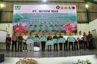 Bebas Karhutla, Enam Desa dan Satu Kelurahan Dapat Reward dari Musim Mas 