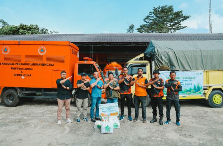 PTPN IV Regional III Salurkan 4 Ton Sembako untuk Korban Banjir Kampar
